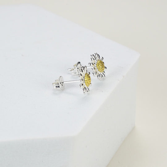 Daisy Stud Earrings Video