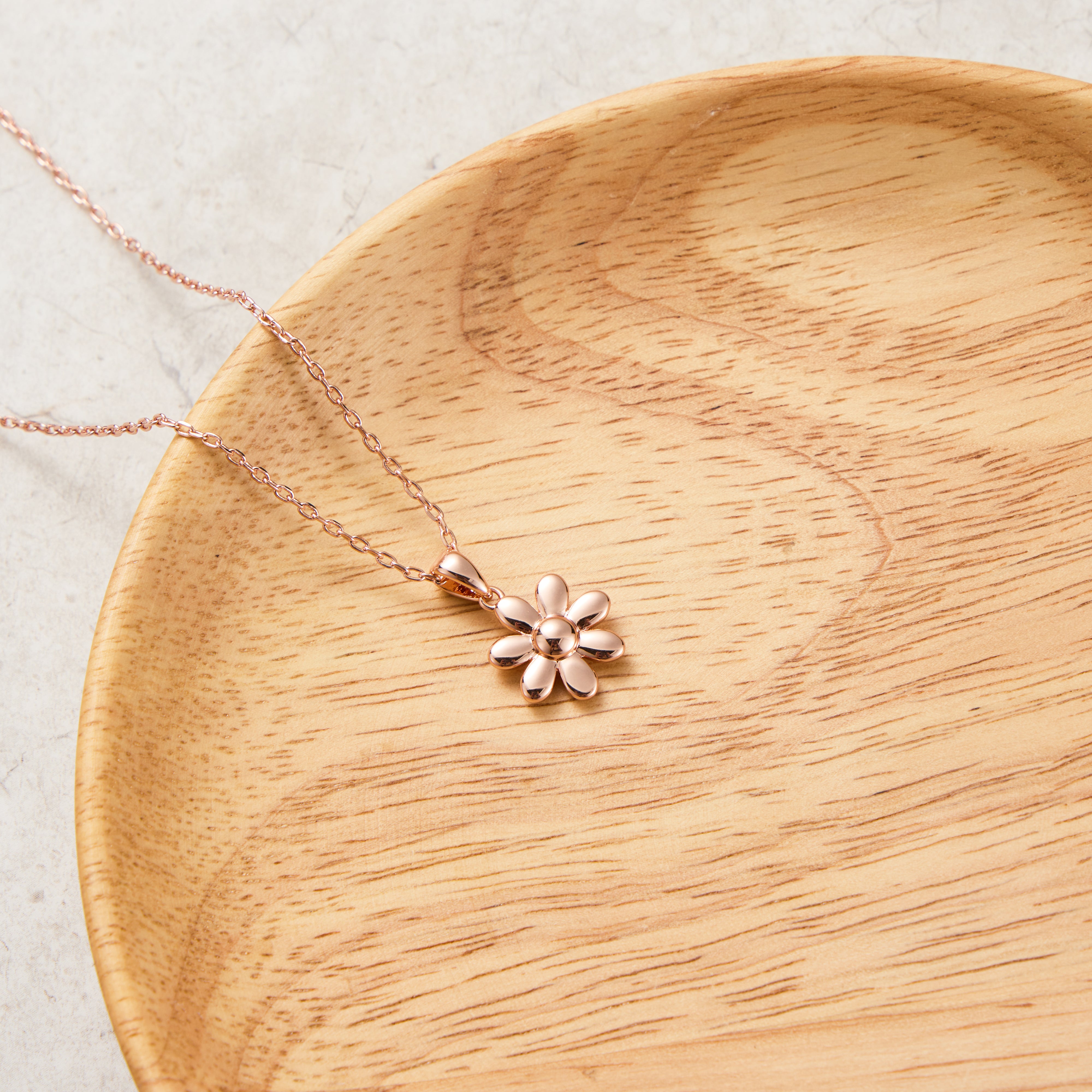 Rose Gold Plated Daisy Necklace