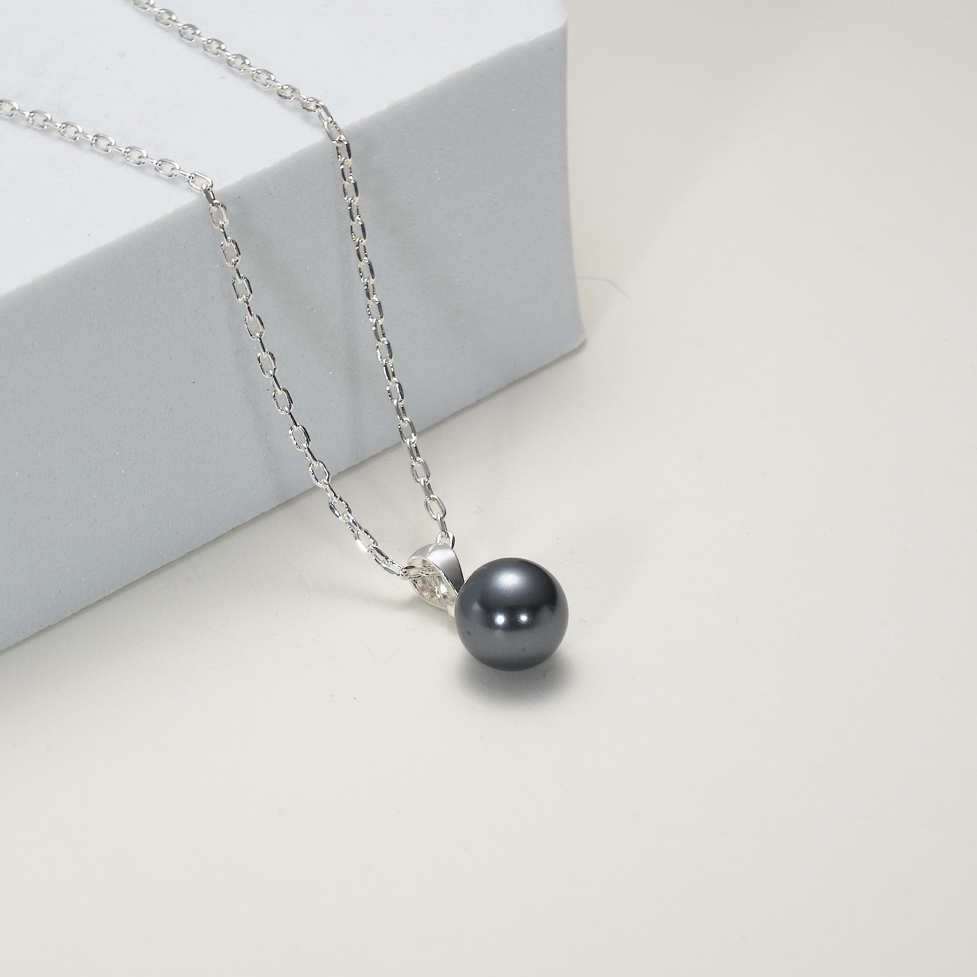 Grey Shell Pearl Necklace Video