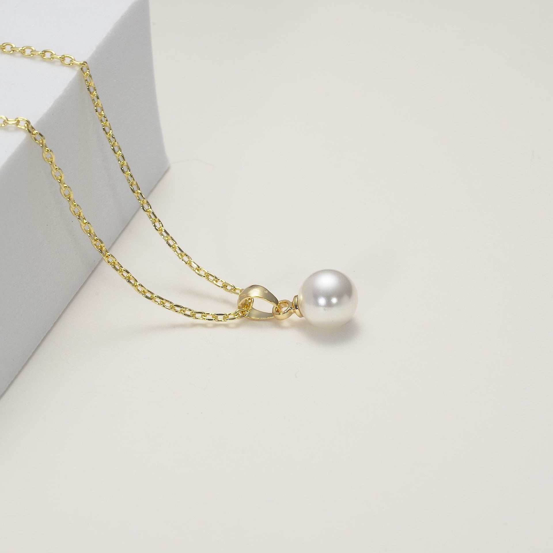Gold Plated Shell Pearl Necklace Video