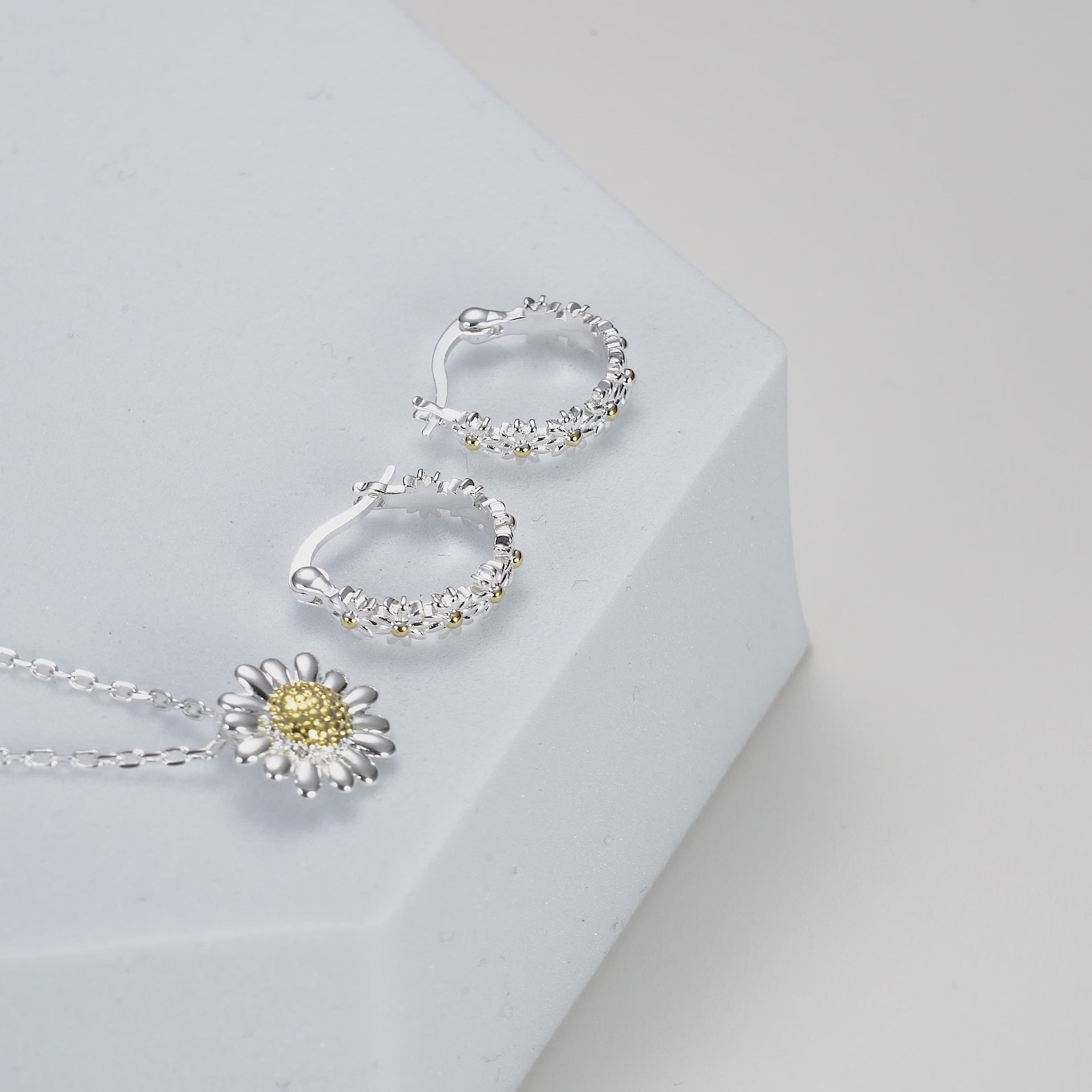 Daisy Necklace and Hoop Earrings Set