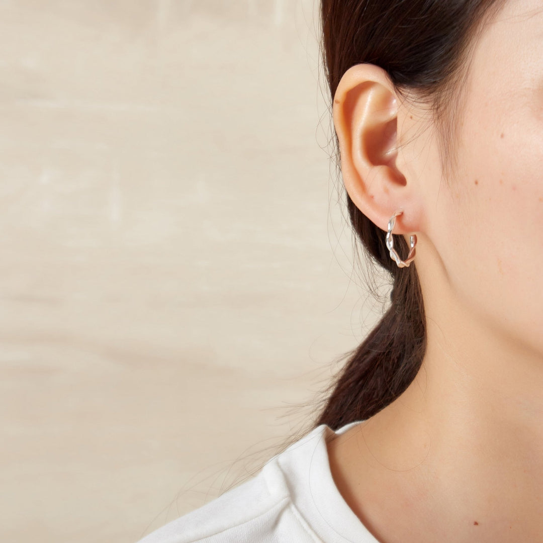 Silver Plated 20mm Twisted Hoop Earrings - Philip Jones Jewellery